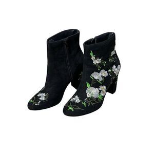 Forever 21 BLACK SUEDE ANKLE BOOTS WITH WHITE FLORAL EMBROIDERY - SIZE 8